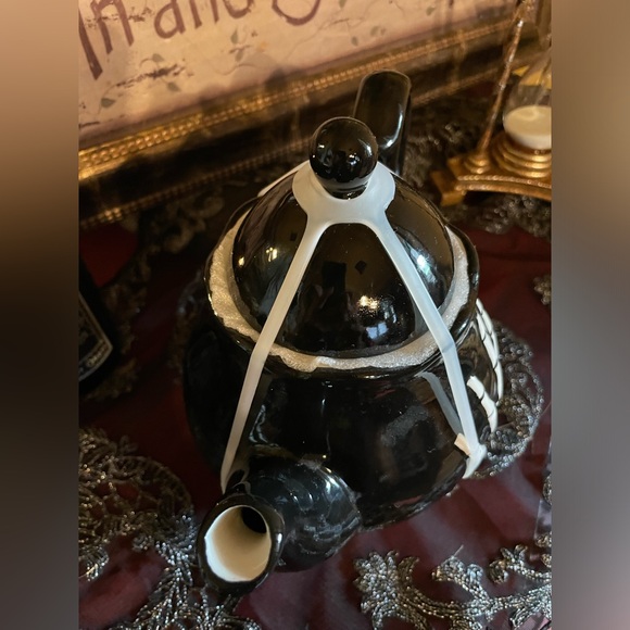 SPOOKY HOLLOW NWOT Halloween Black & White Skeleton Hand Teapot - Picture 7 of 13